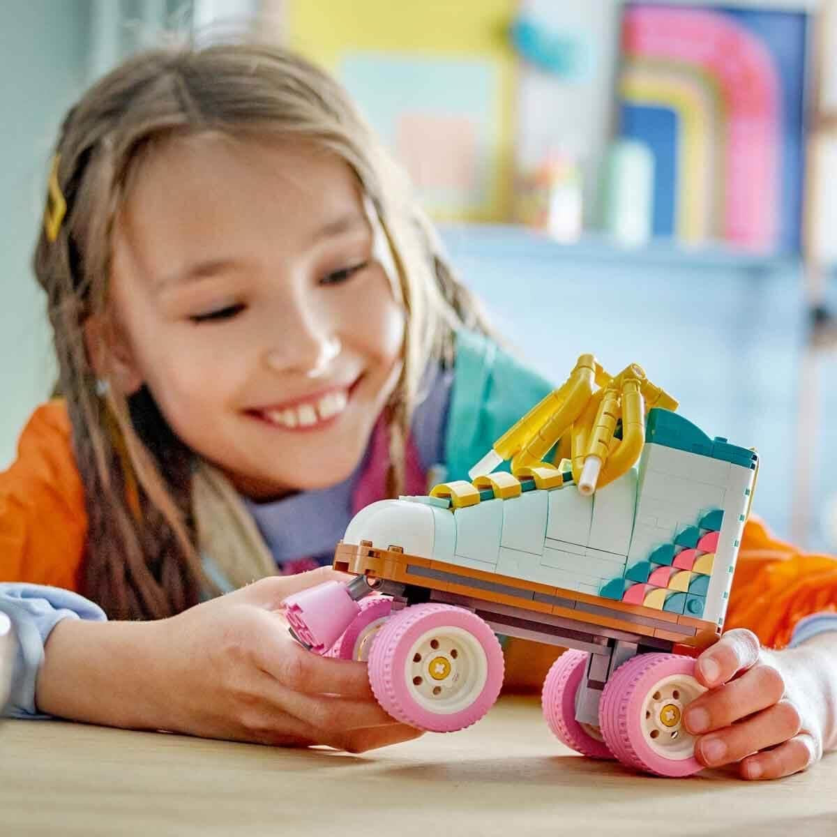 LEGO Creator Patin à roulettes 3 en 1 pour filles et garçons avec mini skateboard et boombox, décoration de chambre rétro, cadeau d'anniversaire pour 8 ans 31148 Ensembles de construction Besuche den LEGO-Store