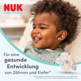 NUK First Choice Sucette de nuit pour bébés | 6-18 mois | Sucettes orthodontiques qui brillent dans le noir | Apaise 99% des bébés** | Lapin/Mouton | Pack 0-2