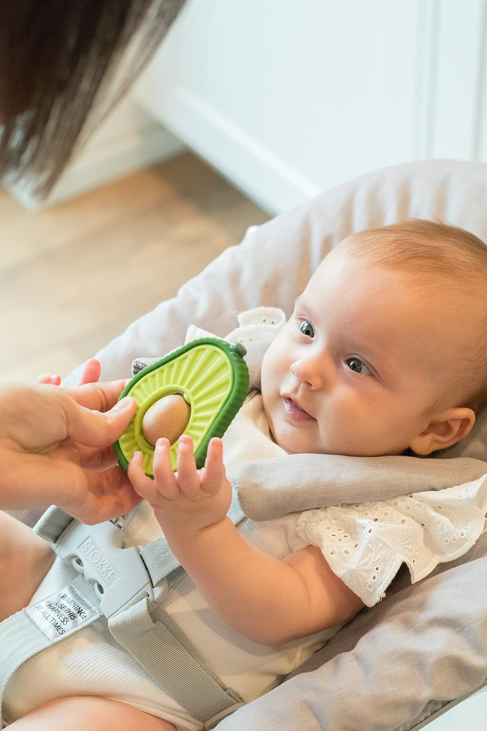 Nuby - Anneau de dentition avocat - Jouet de dentition en silicone et bois - Noyau rotatif en bois - Jouet de dentition pour bébés et tout-petits - Aide à la dentition - Sans BPA - 6 mois et plus