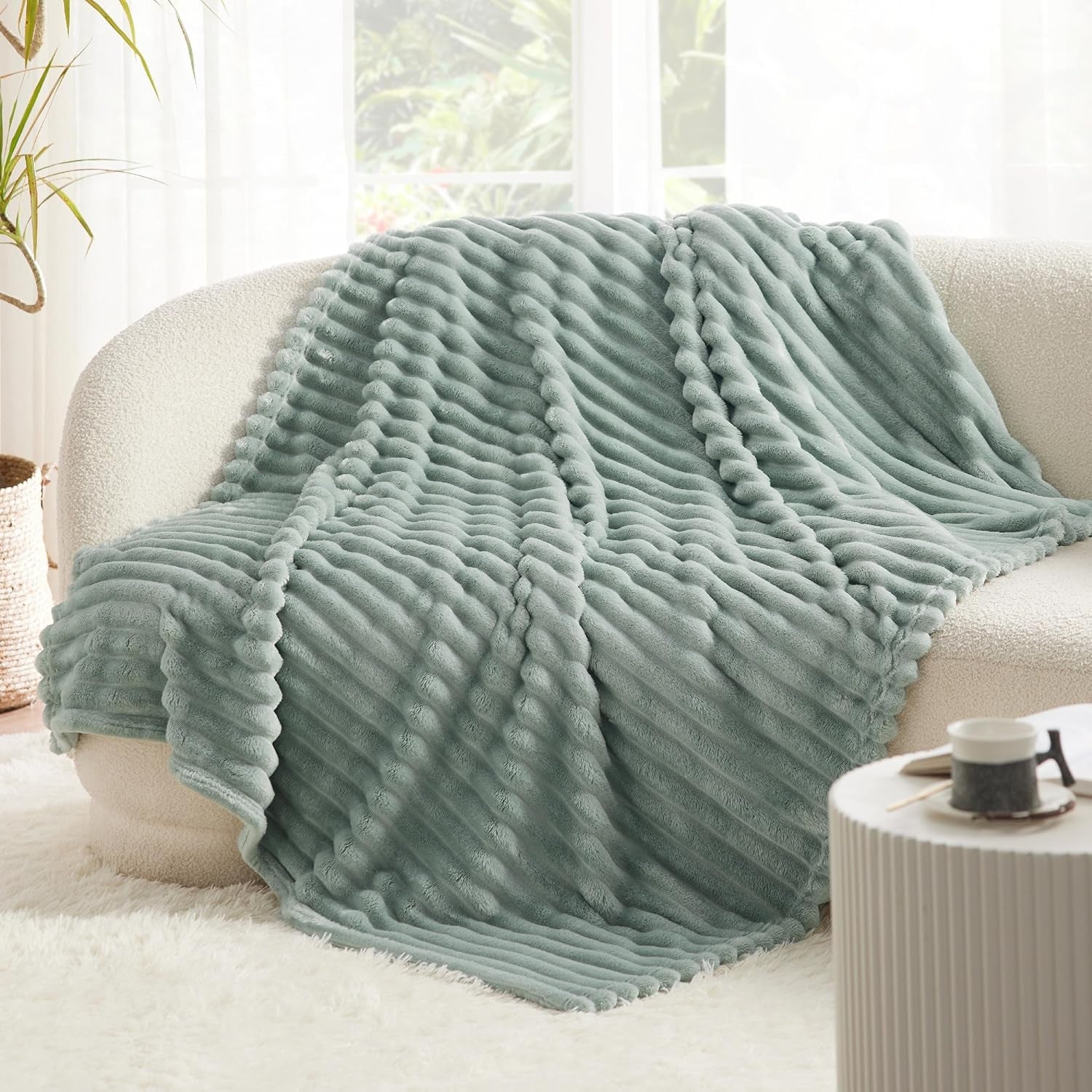BEDSURE Couverture polaire vert sauge pour canapé – Couvertures super douces et confortables pour femmes, petite couverture mignonne pour filles, lits et couvertures 127 x 152 cm Beuche den BEDSURE-Store
