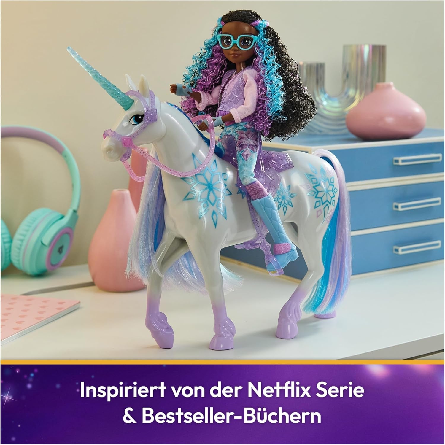 Unicorn Academy Unicorn Glacier - 28 cm de haut, la licorne Netflix originale de Layla avec une vraie crinière et une vraie queue, une bride, une selle et une brosse amovibles, à partir de 4 ans