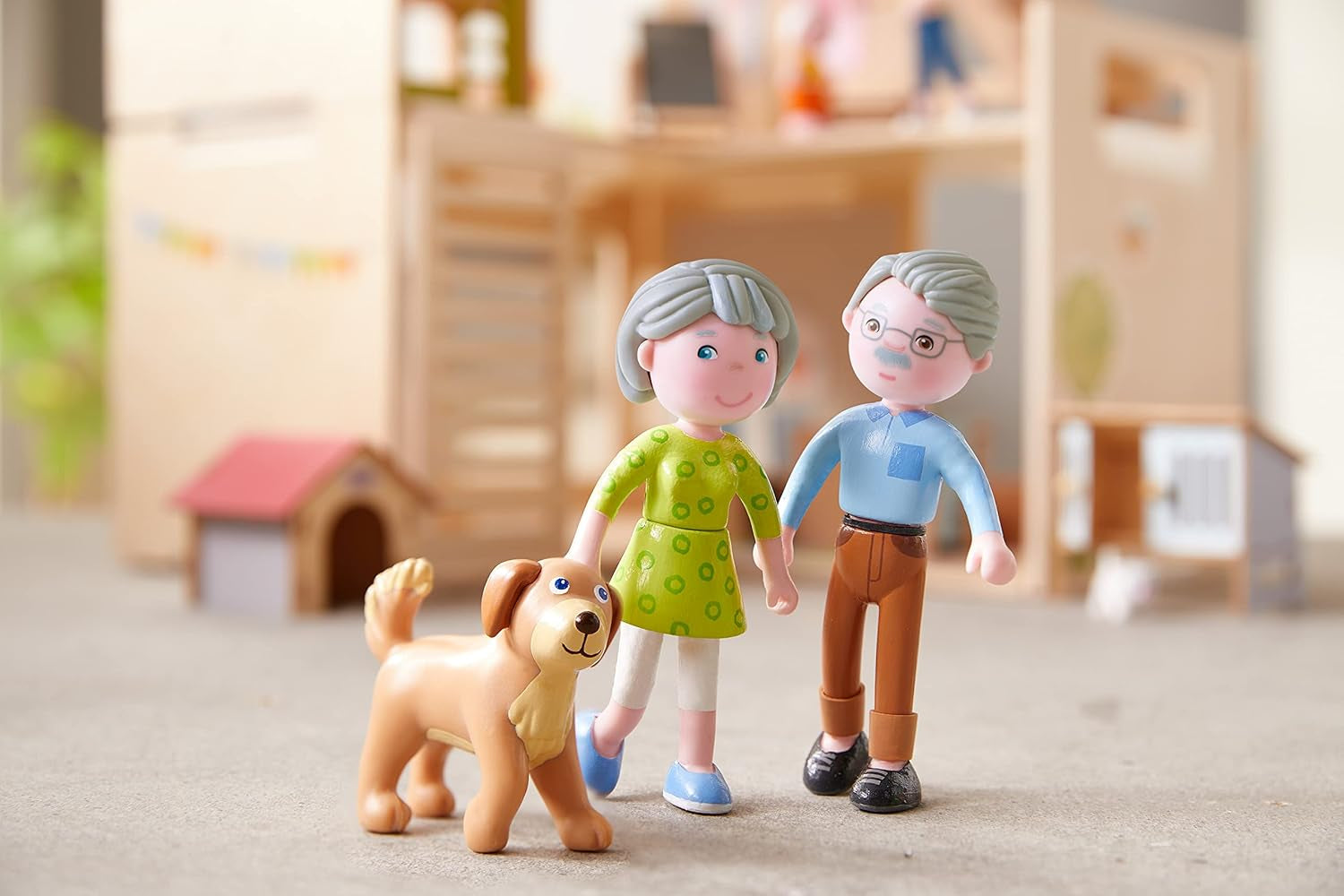 HABA 306147 - Coffret de jeu Little Friends Grands-parents, poupées flexibles et animaux à partir de 3 ans, multicolore