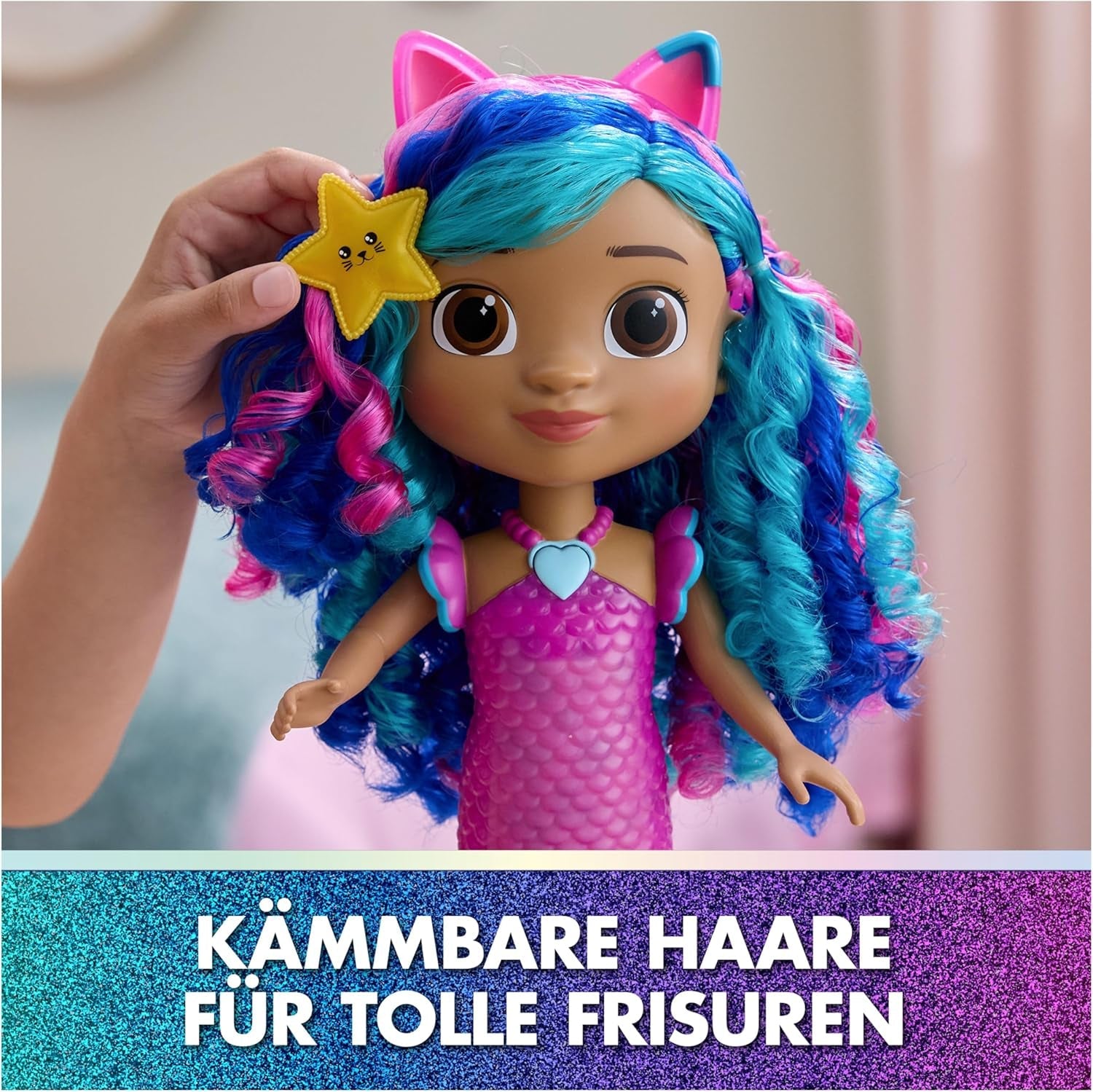 DREAMWORKS GABBY'S DOLLHOUSE – Sing & Shine Meerjungfrau Gabby, 35 cm grande poupée avec lumière et effets sonores, allemand, pour enfants de 3 ans