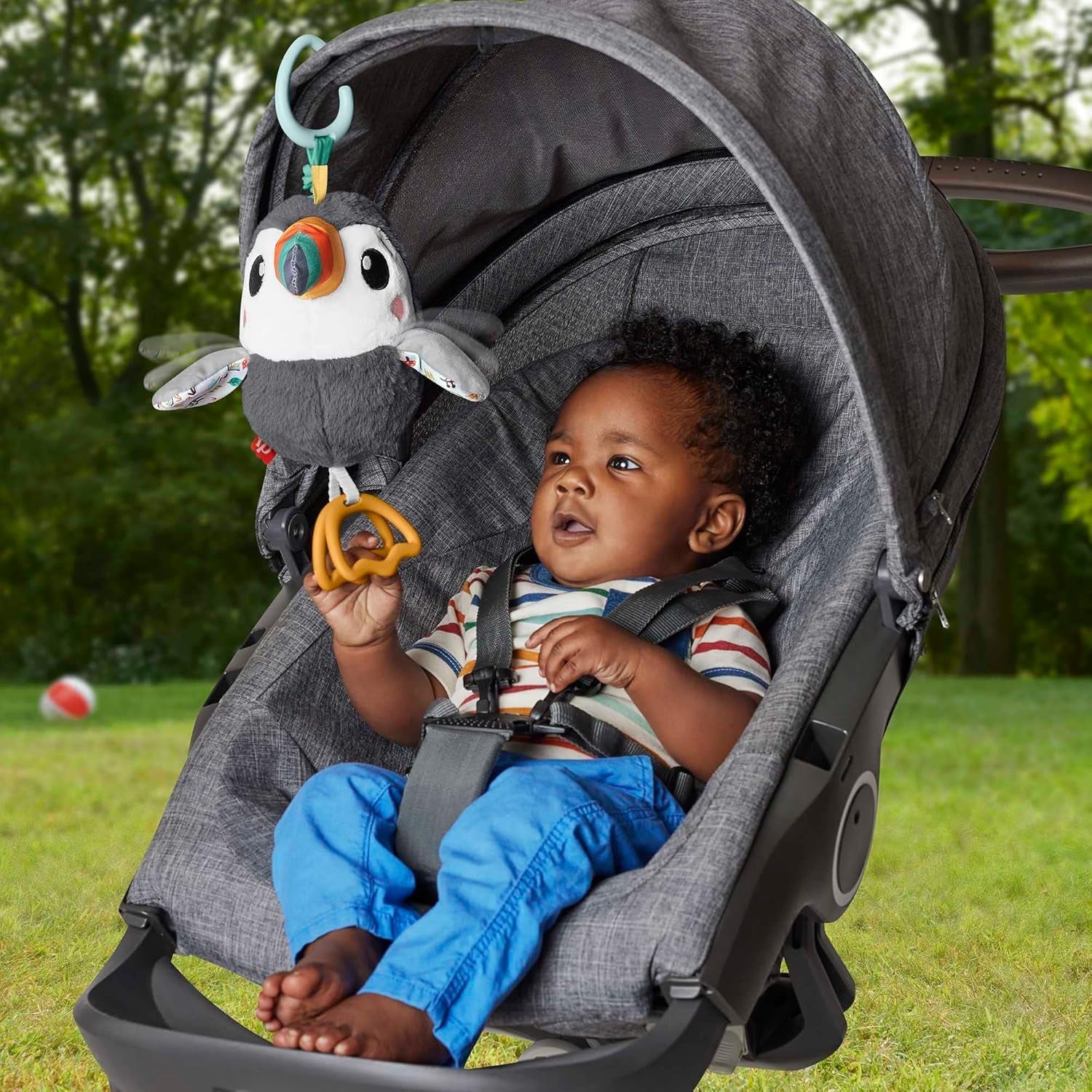 FISHER-PRICE Flap & Go Toucan - La peluche pour poussette favorise la motricité fine et les capacités sensorielles des nouveau-nés dès la naissance HNX66 Baby Toys Naty Shop