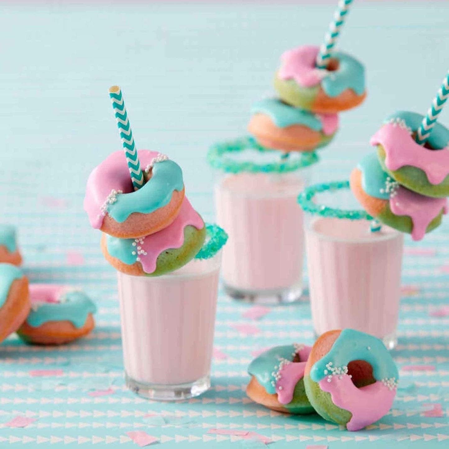Wilton Donut-Backform Mit 12 Mulden Donutform, Hochwertige Donut Backform Mit Antihaftbeschichtung Für 12 Mini-Donuts, Spülmaschinenfest Moules et plaques pour la pâtisserie Naty Shop