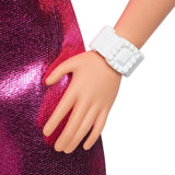 Poupée Barbie Fashionistas no. 230 avec cheveux blonds, mini-robe rose découpée en cœur métallisé, bracelet blanc et talons hauts, HYT88