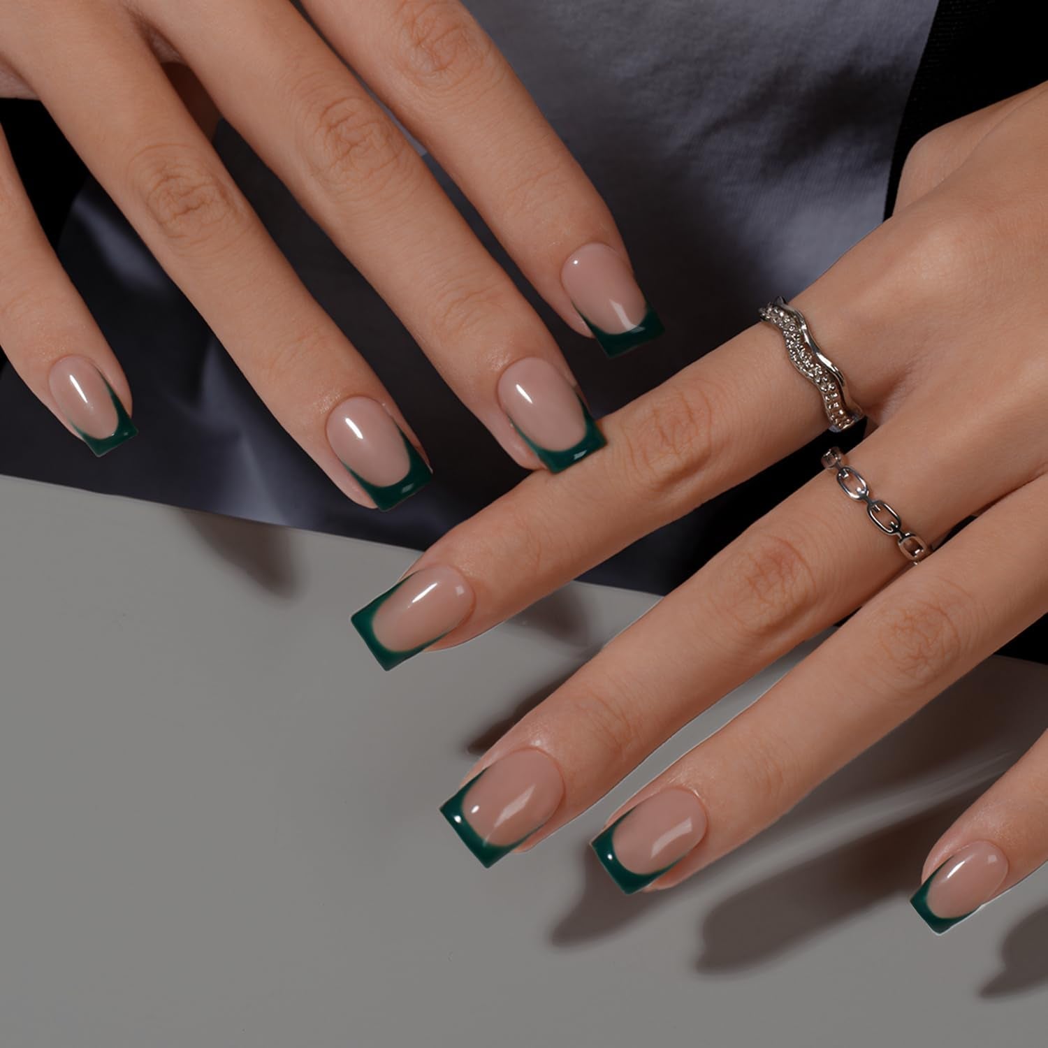 Faux ongles à pointe française courte – 30 pièces d'ongles noirs à coller sur des ongles carrés courts, faux ongles à pointe française avec colle, ensemble d'ongles artificiels carrés pour femme