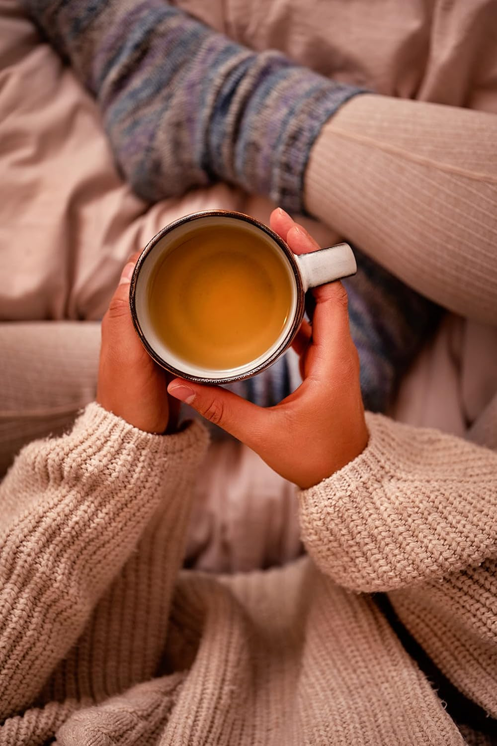 Yogi Tea - Thé ayurvédique épicé bio Kurkuma Chai sans caféine mélange de curcuma, cannelle et gingembre Yogi Tea en vrac 8 x 90 g (720 g) paquet cadeau idéal