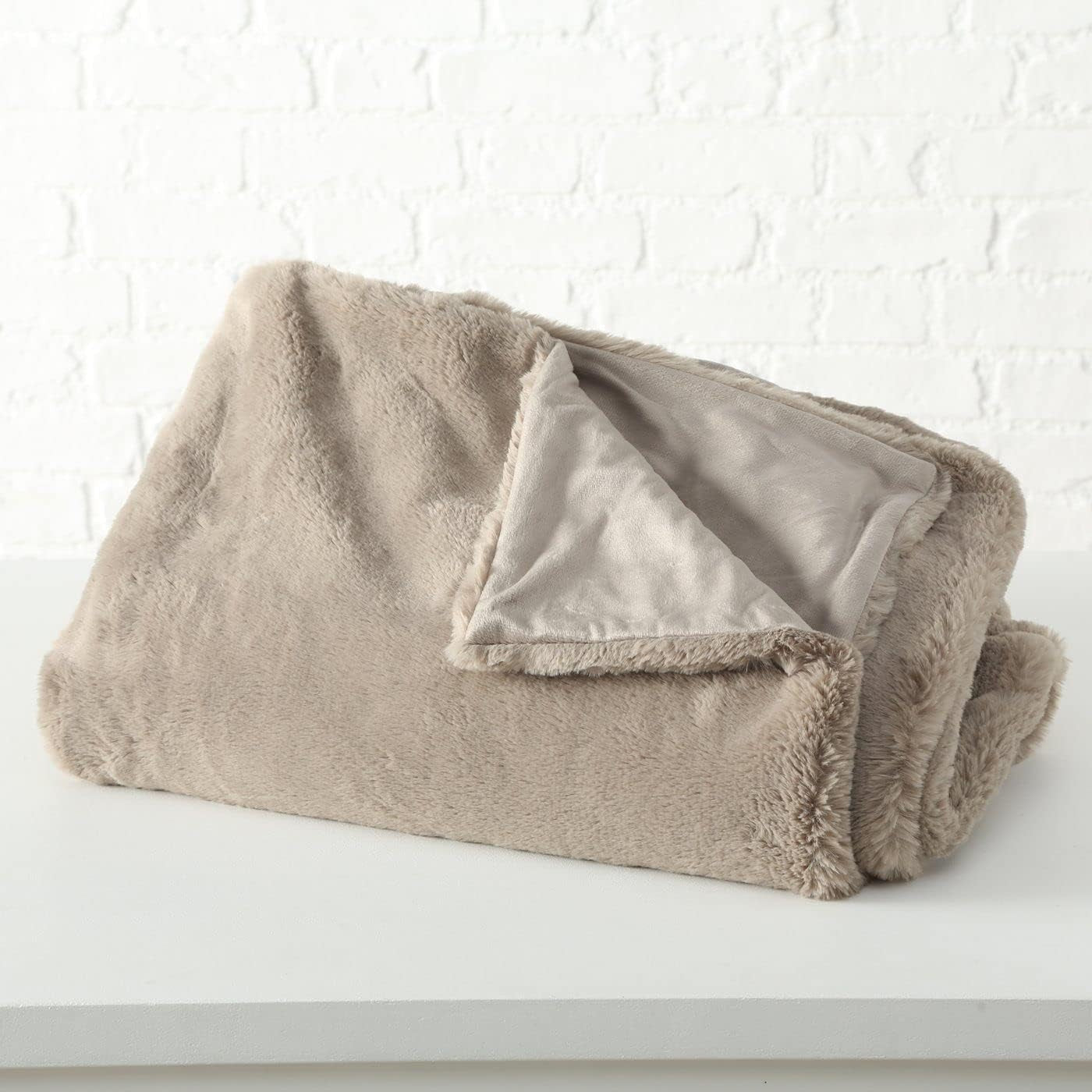 Couverture Boltze Storan (taille 150X200 cm, coloris beige, couverture confortable en polyester, idéale pour les froides soirées d'hiver, aspect fourrure) 1015378 BOLTZE Lits et Couvertures