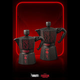 Bialetti Moka Express Stranger Things Cafetière 6 tasses, bouton musique avec fonction de chargement USB-C, ne convient pas aux plaques à induction, 6 tasses (270 ml), noir