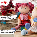 Poupée HABA Lily Lou - Poupée en tissu doux à partir de 18 mois - 30 cm avec vêtements et cheveux - Compagnon de jeu idéal pour les petits enfants - 1302842001