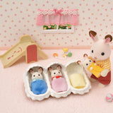 Sylvanian Families L5532 Kit de démarrage triplets - Ensemble de jeu pour maison de poupée Naty Shop Dolls