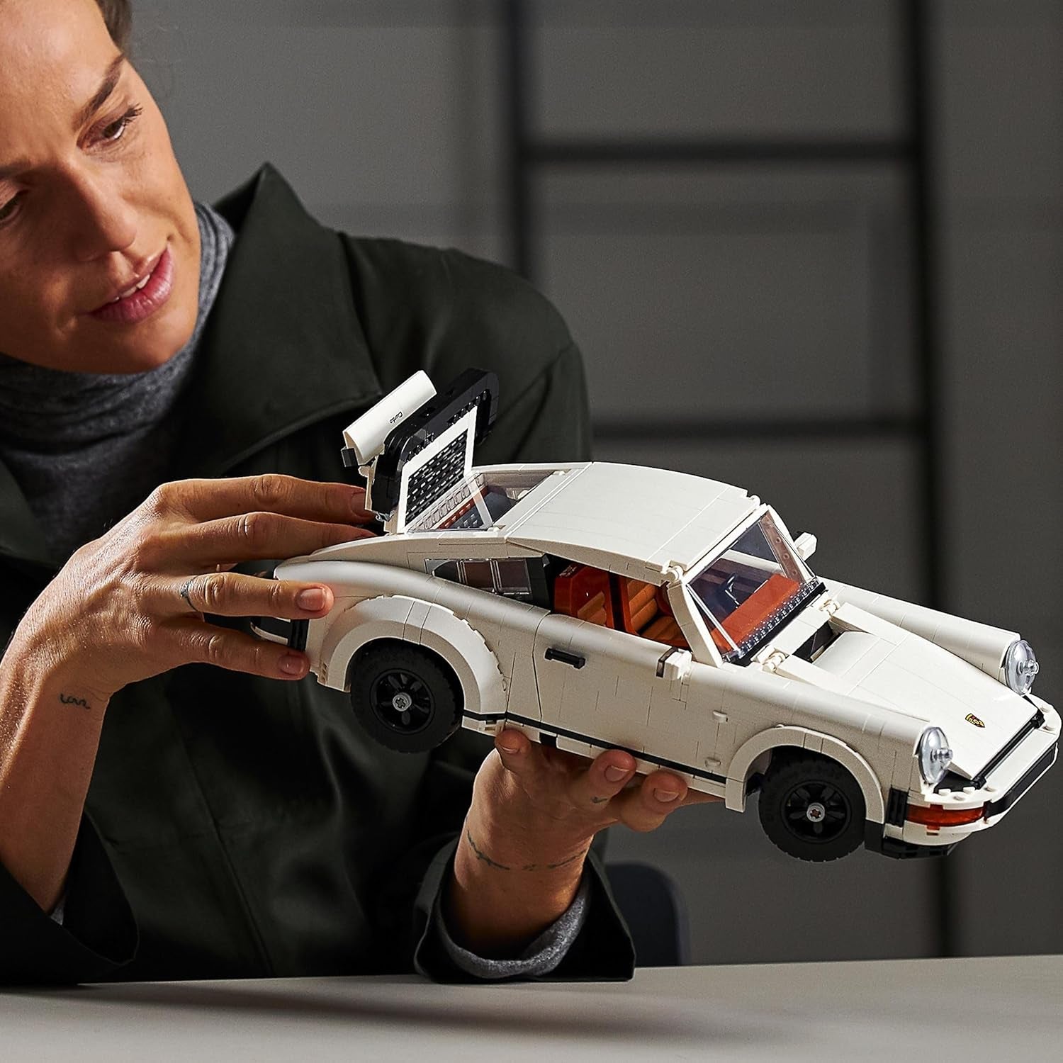 Modèle de voiture LEGO Icons Porsche 911 pour adultes, kit de modèle de voiture de course à collectionner 10295 Kits de construction Besuche an LEGO-Store