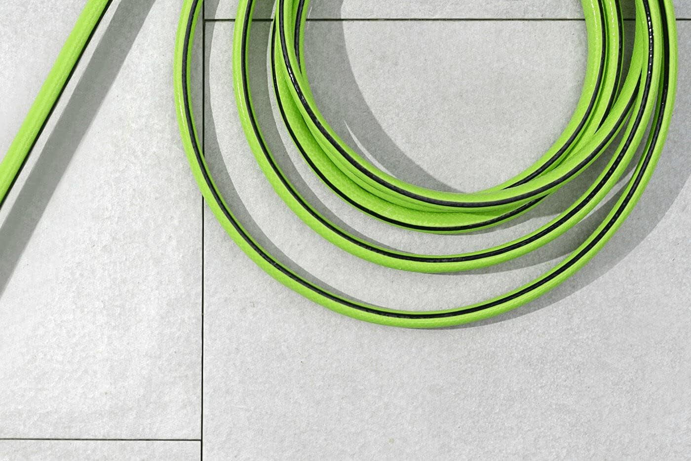 Cellfast QUATTRO Tuyau d'arrosage durable et léger, 4 plis, résistant aux UV, tresse croisée, 20 bars, 3/4" 15 m 10-074