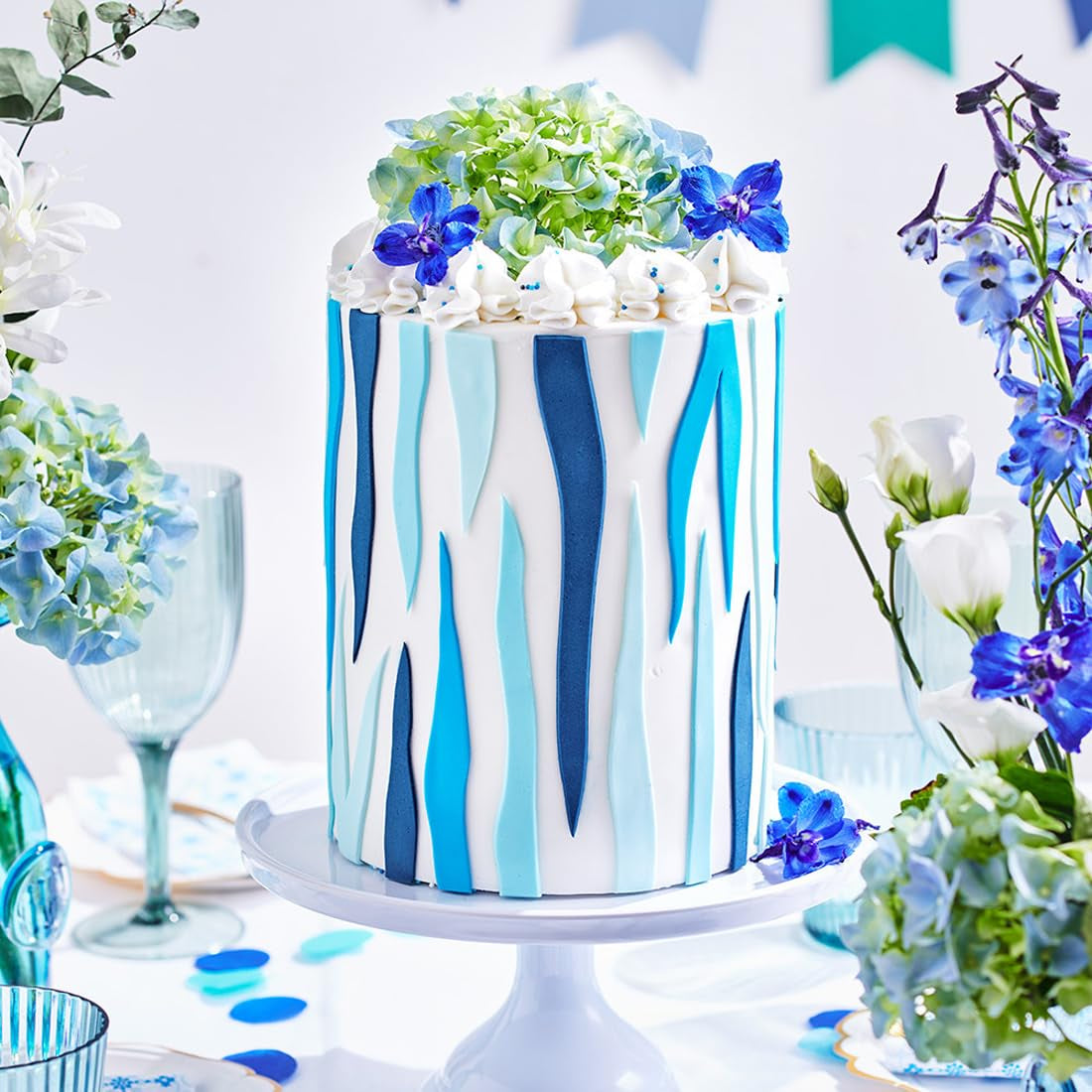 Fondant roulé FunCakes Baby Blue : facile à utiliser, lisse, flexible, doux et malléable, parfait pour la décoration de gâteaux, halal, casher et sans gluten. 1 kg de pâte à sucre Naty Shop