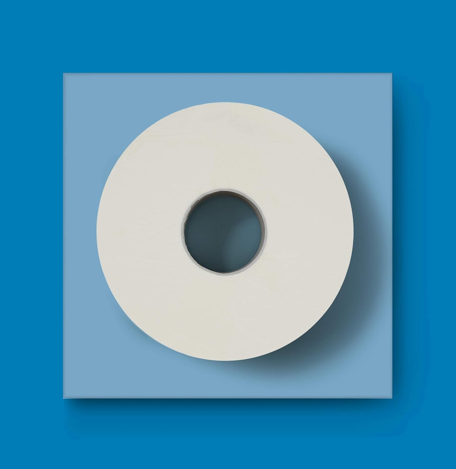 Amazoncommercial Papier toilette Mini Jumbo, non parfumé, 2 épaisseurs, 6684 pièces, 1 paquet de 12 rouleaux, 557 feuilles par rouleau, format feuille : 30,5 x 9 cm, blanc, compatible avec les distributeurs T2