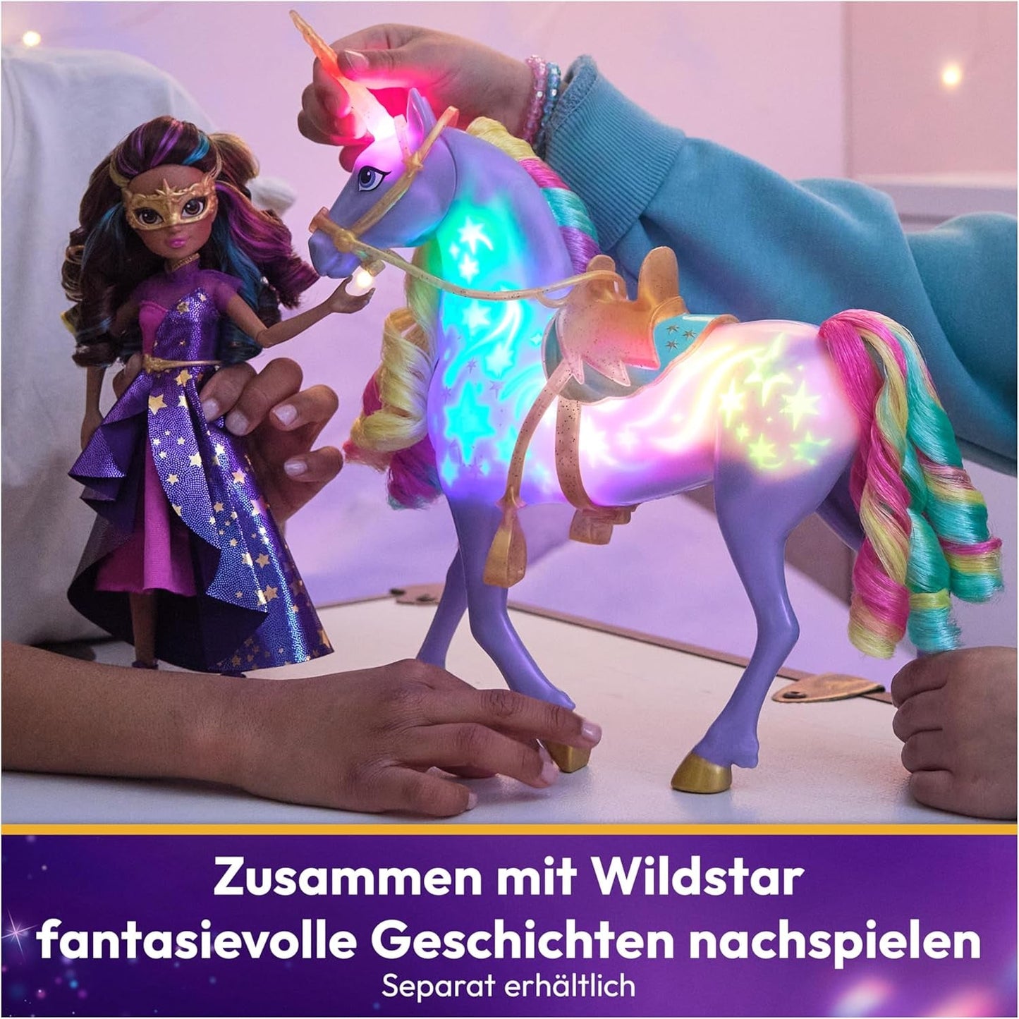 Bal masqué Deluxe Unicorn Academy - Poupée originale Sophia de la populaire série Netflix, 24 cm de hauteur, avec 2 tenues et accessoires, à partir de 4 ans