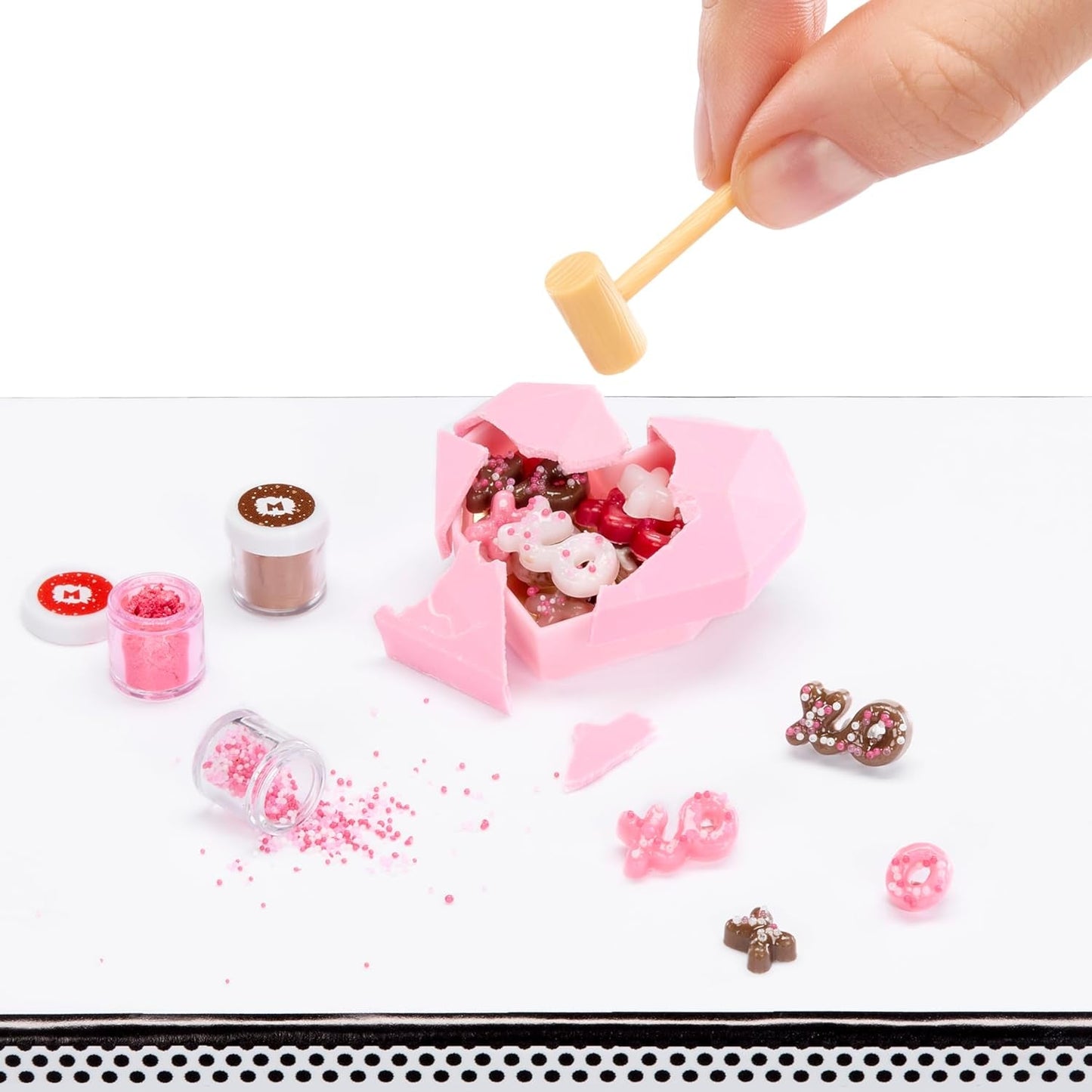 MGA Miniverse - Make It Mini with Love - Mini objets de collection, kit de bricolage en résine, série Saint-Valentin, répliques alimentaires, non comestibles - pour collectionneurs et enfants à partir de 8 ans