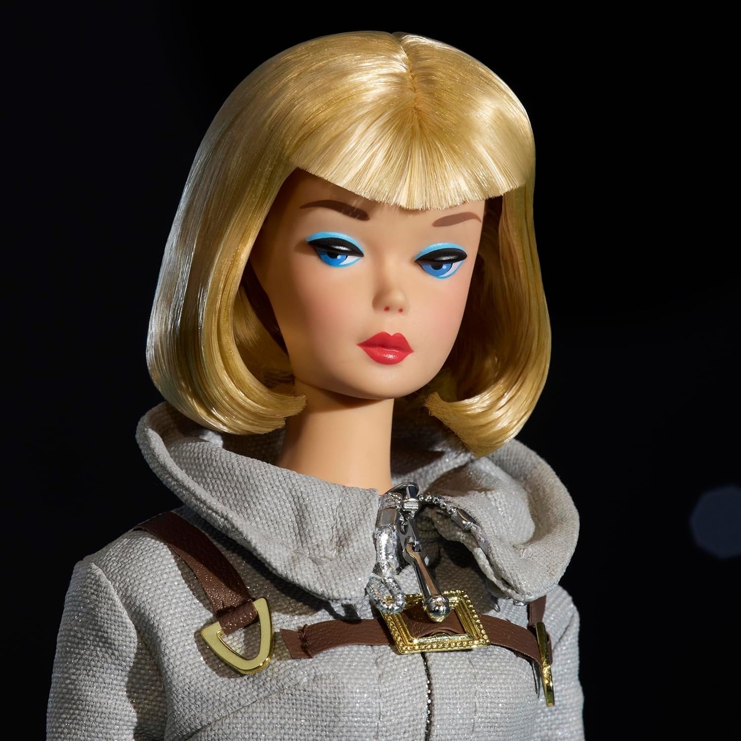 Mattel Barbie Miss Astronaut Poupée de collection avec costume argenté, bottes spatiales et accessoire de casque, reproduction vintage de l'original de 1965, JBJ48 Naty Shop Dolls