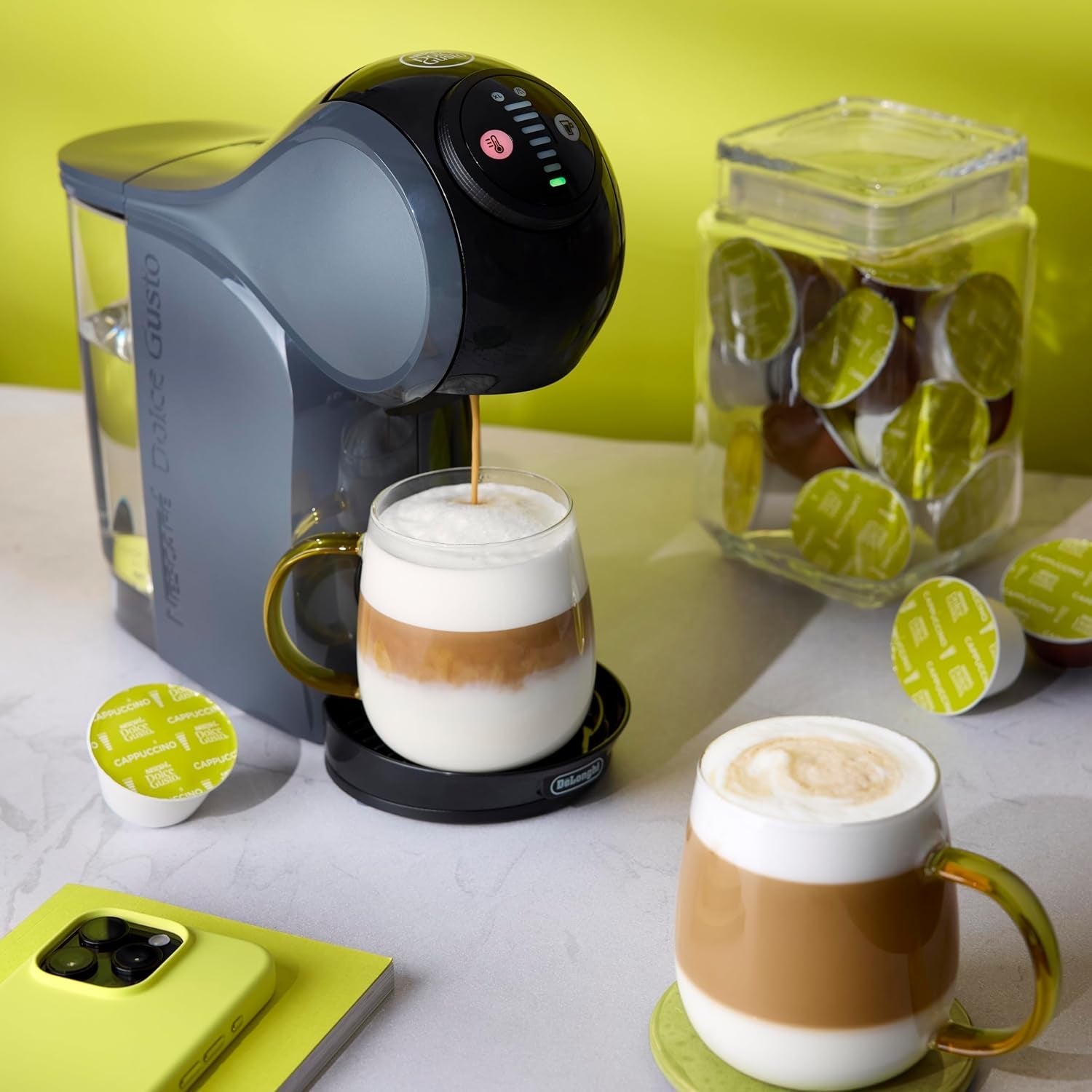 NESCAFÉ DOLCE GUSTO DeLonghi Dolce Gusto Genio S EDG226.A, Machine à expresso à capsules comprenant 3 capsules, design compact, bac d'égouttage réglable, 0,8 l, réservoir d'eau amovible, 1470 W, Anthracite