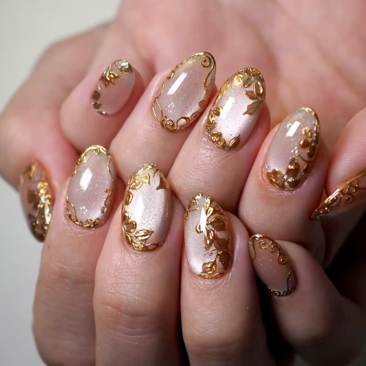 Moonglow Faux Ongles Magnétiques Courts, Rose Amande Rouge Dégradé Paillettes Oeil de Chat avec Colle, Rose Rouge Ombre Paillettes Photothérapie Ongles Artificiels pour Femmes et Filles