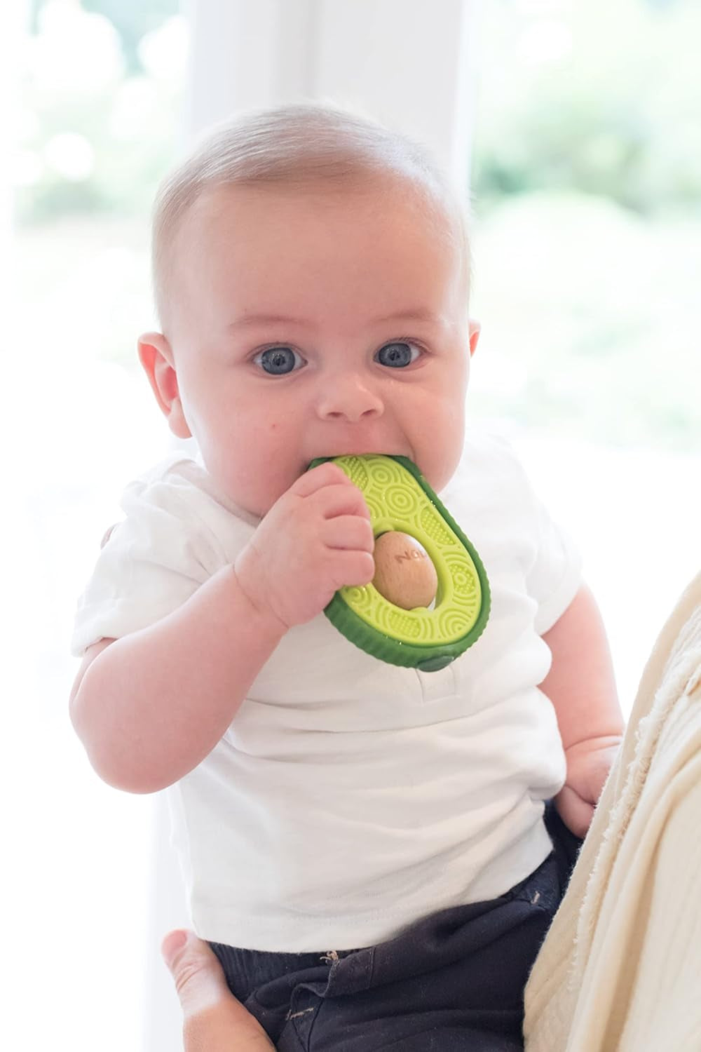 Nuby - Anneau de dentition avocat - Jouet de dentition en silicone et bois - Noyau rotatif en bois - Jouet de dentition pour bébés et tout-petits - Aide à la dentition - Sans BPA - 6 mois et plus