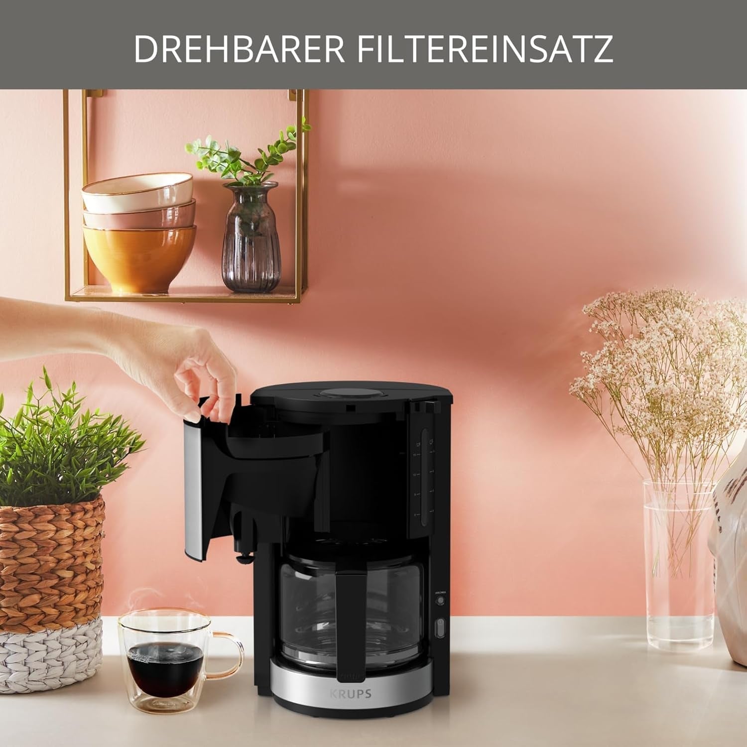 Krups KM3210 Pro Aroma Plus Machine à expresso, 10 tasses, 1,25 L, maintien au chaud pendant 30 minutes, fenêtre de niveau d'eau visible, système anti-goutte, noir avec applications en acier inoxydable