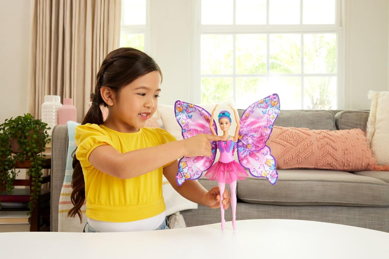 Barbie Dance And Flutter Poupée de transformation 2 en 1 danseuse en papillon avec ailes ouvertes, cheveux violets, bijoux pour cheveux et tutu détachable, HXJ10 Naty Shop Dolls