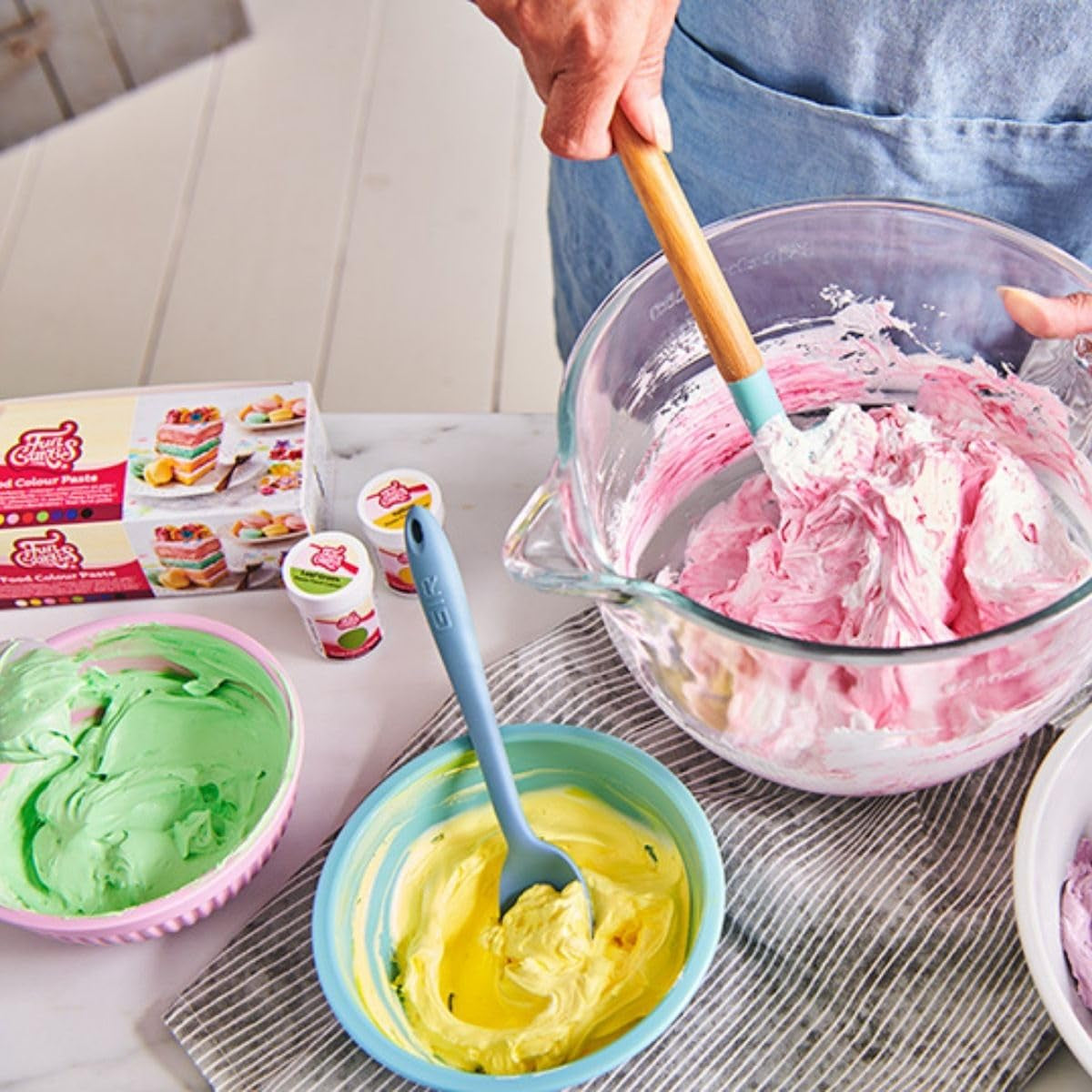 Set de colorants alimentaires Funcakes Paste Colorants, 8 pièces : Colorant alimentaire concentré pour pâte, crème, fondant, pâte d'amande, pâte, pâte à modeler et pâte à fleurs. Halal.