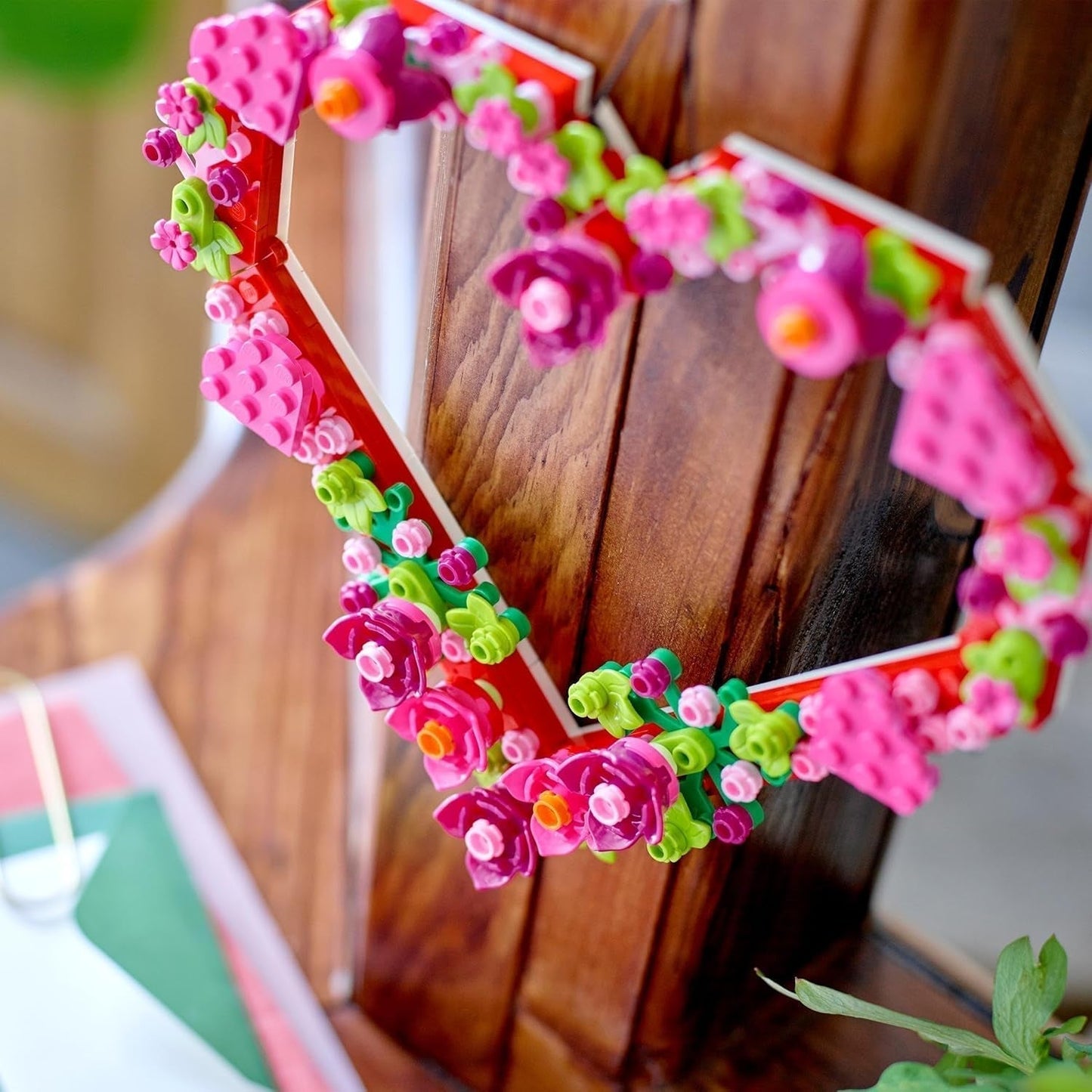 Set de décoration coeur LEGO, jouet de construction pour enfants, filles et garçons à partir de 9 ans, décorations de chambre d'enfant ou accessoires muraux, idée cadeau pour la Saint-Valentin, la fête des mères ou un anniversaire 40638 Jeux de construction Beuche den LEGO-Store