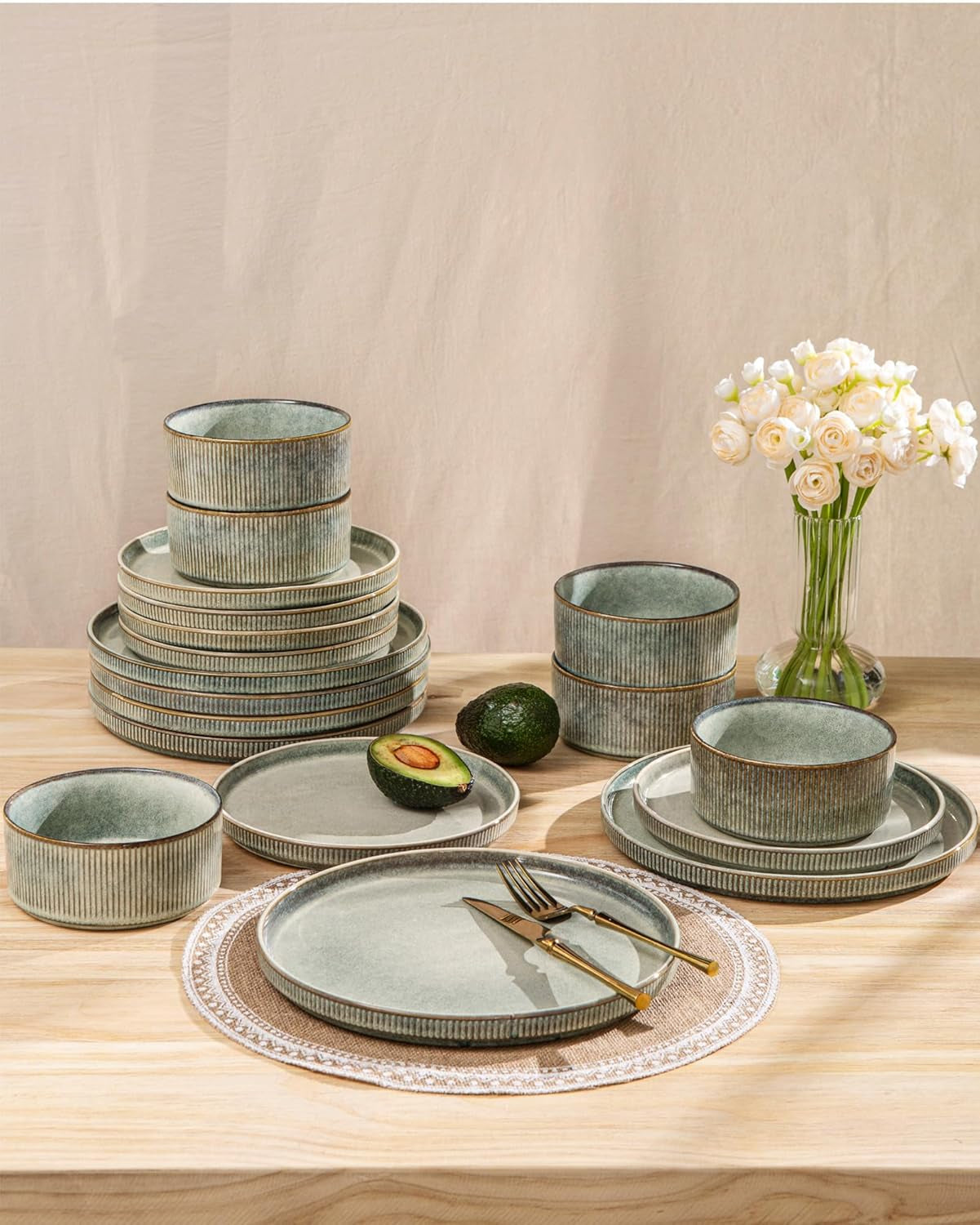 GBhome Service de Vaisselle en Céramique pour 6 Personnes 18 Pièces Service de Vaisselle en Porcelaine Fait Main à Glaçage Réactif Passe au Micro-Ondes et au Lave-Vaisselle Ensemble de Bols et Assiettes