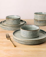 GBhome Service de Vaisselle en Céramique pour 6 Personnes 18 Pièces Service de Vaisselle en Porcelaine Fait Main à Glaçage Réactif Passe au Micro-Ondes et au Lave-Vaisselle Ensemble de Bols et Assiettes