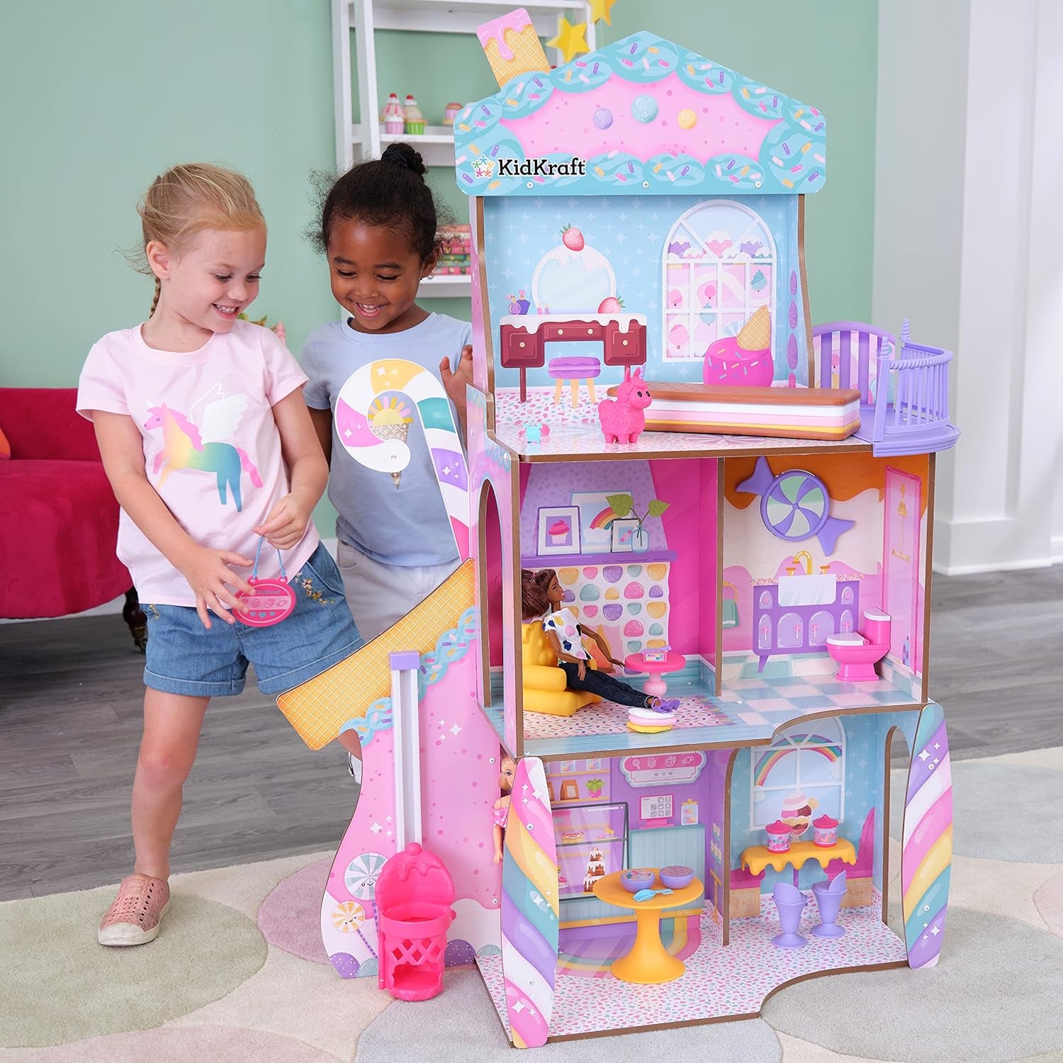 Kidkraft Candy Castle Maison de poupée en bois avec meubles et accessoires, maison de figurines lama licorne, élévateur à gâteau à la crème glacée et chaise en caoutchouc pour poupées, jouet pour 3 ans, 20242 Naty Shop Dollhouses