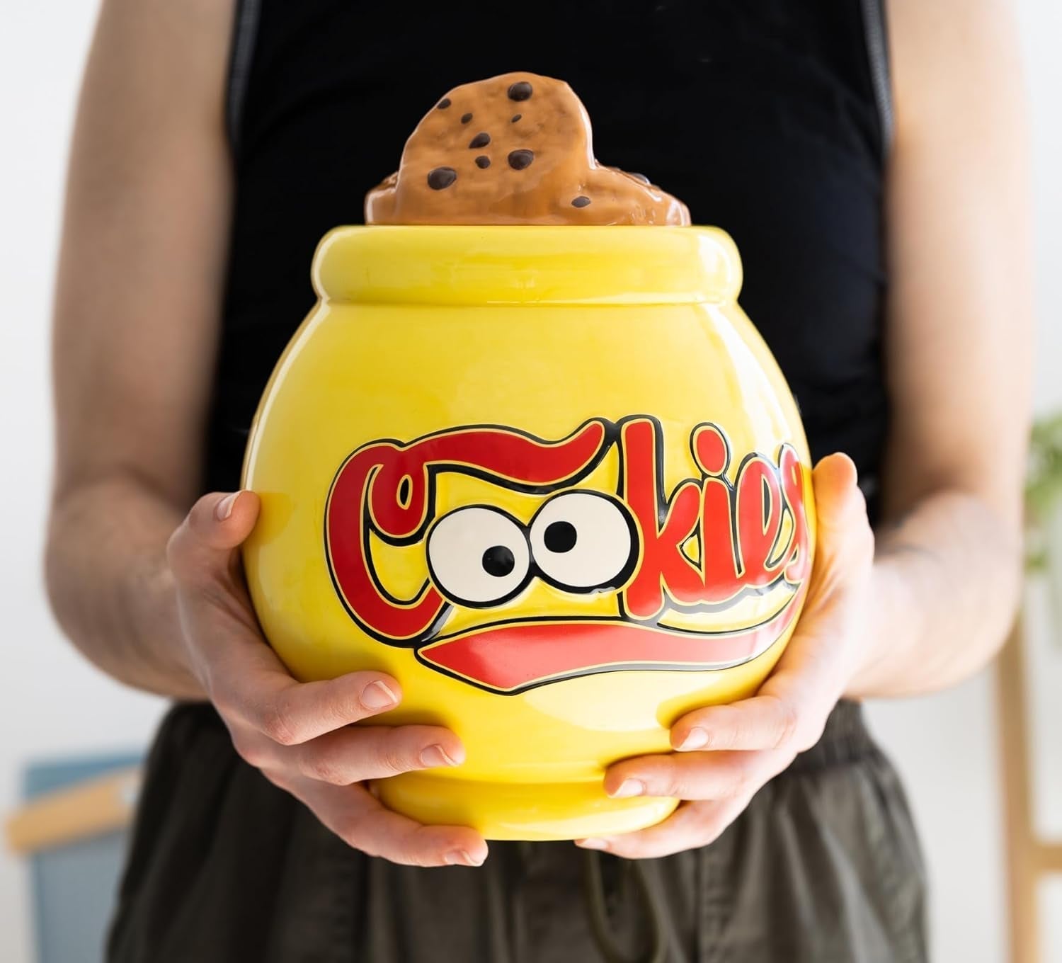 Grupo Erik Pot à biscuits en céramique Sesame Street Cookie Monster - Pot à biscuits avec couvercle Grand 21,0 x 27,0 x 22,0 cm Pot de conservation avec couvercle Marchandise officielle Sesame Street Boîtes de conservation alimentaires Naty Shop