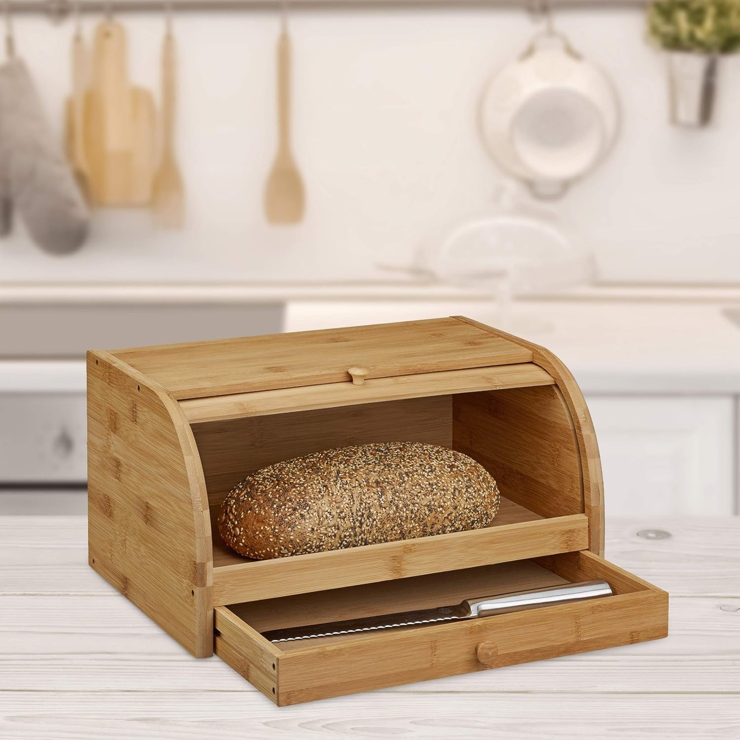 Corbeille à pain roulante Relaxdays avec tiroir, bambou, HxLxP : 21 x 40,5 x 28 cm, planche à découper en bois, naturel & bambou env. 3 x 37 x 21,5 cm Planche à découper avec ramasse-miettes pour un nettoyage facile naturel Boîtes de conservation des aliments Naty Shop