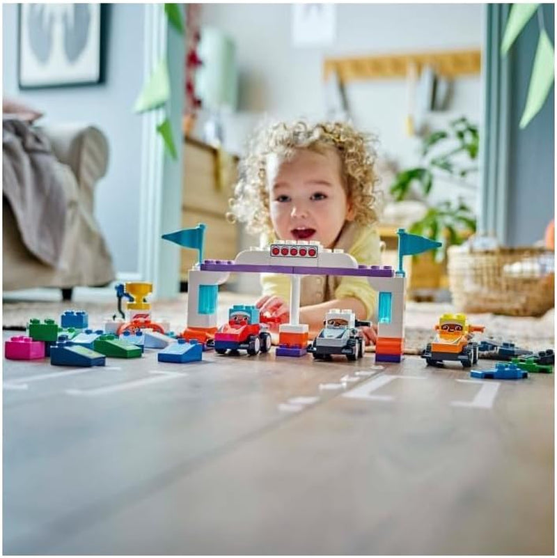LEGO DUPLO Town F1 Team Race Cars With Racers, jouet de construction pour toute la famille, expérience de jeu imaginative, cadeau d'anniversaire pour les tout-petits, garçons et filles à partir de 2 ans 10445 Jeux de construction Besuche den LEGO-Store