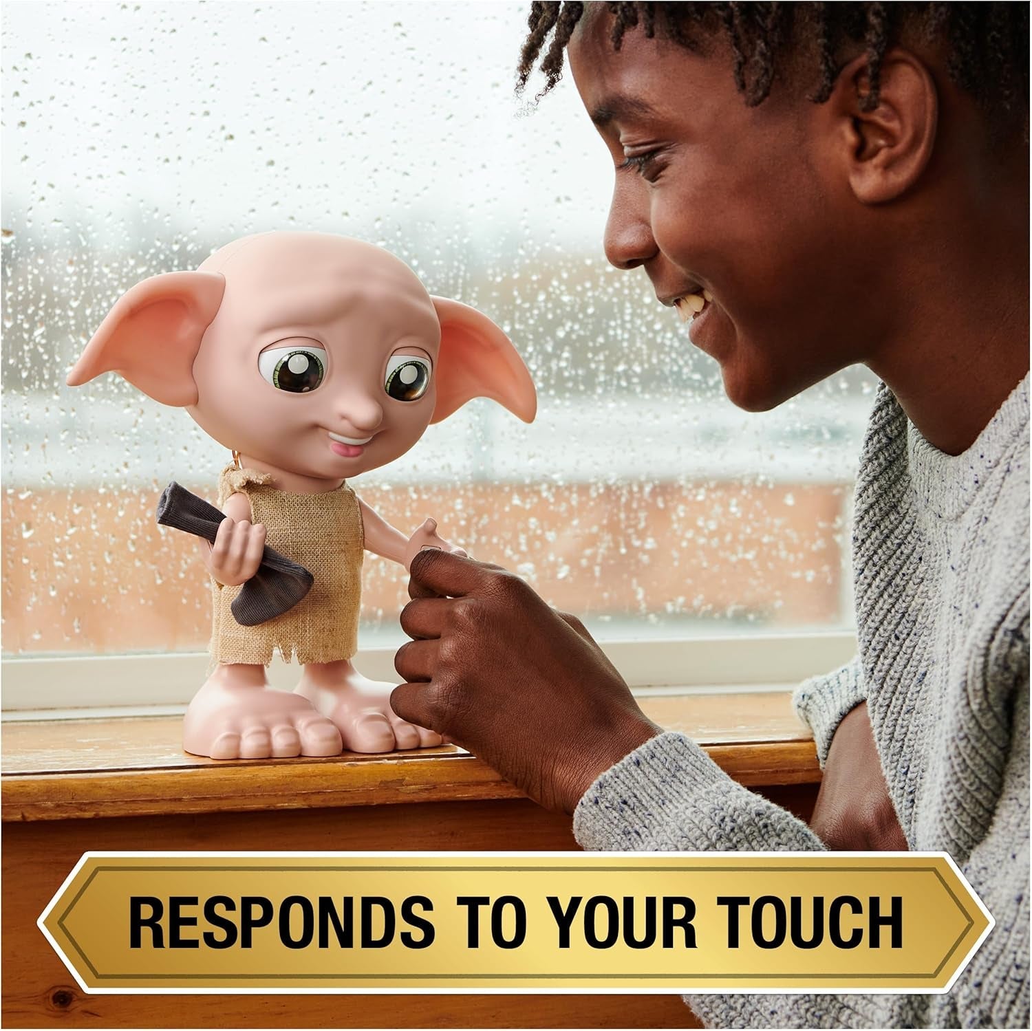 Spin Master 6067280 Wizarding World Harry Potter Poupée-chaussette interactive magique Dobby Elf, plus de 30 sons et phrases, 21,6 cm, jouet pour enfants, noir