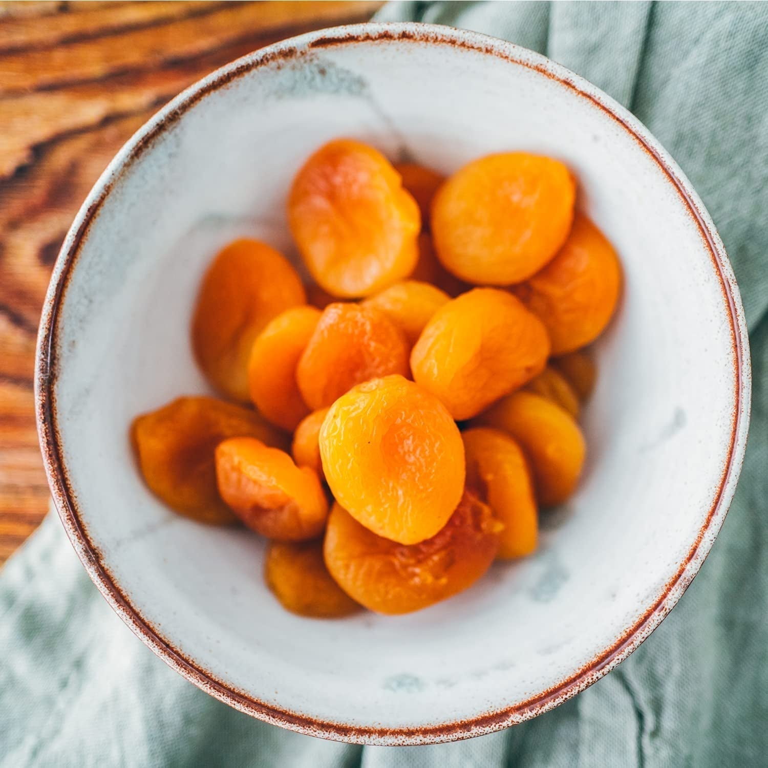 Abricots tendres Seeberger : Abricots délicieusement moelleux et juteux - texture douce et veloutée - sans sucre ajouté - séchés - dénoyautés, vegan (1 x 200g) Produits déshydratés Naty Shop