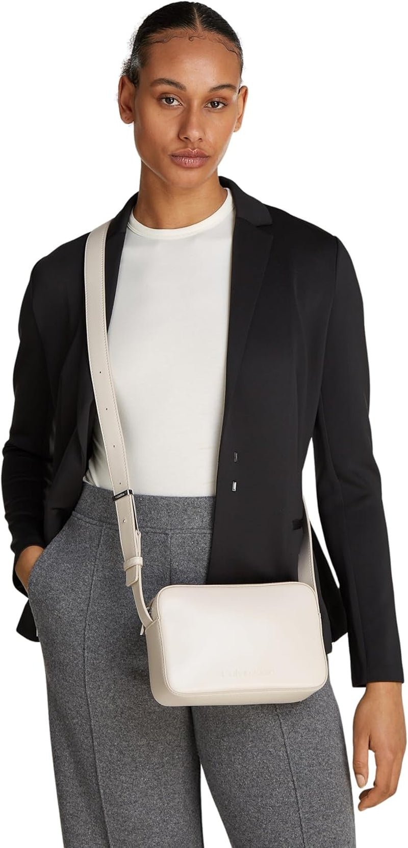 Sac bandoulière Calvin Klein Embossed Logo Camera Bag avec fermeture à glissière Sacs Femme Naty Shop