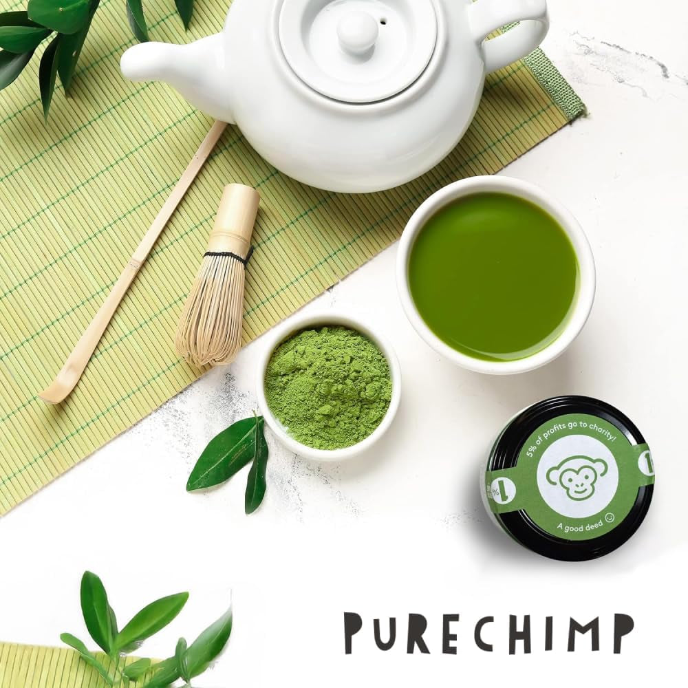 Poudre de matcha de qualité cérémonielle Purechimp 50 g. Poudre de thé 100 % pure cultivée à l'ombre pour les lattés, les infusions et les recettes. Pot recyclable. Riche en antioxydants.