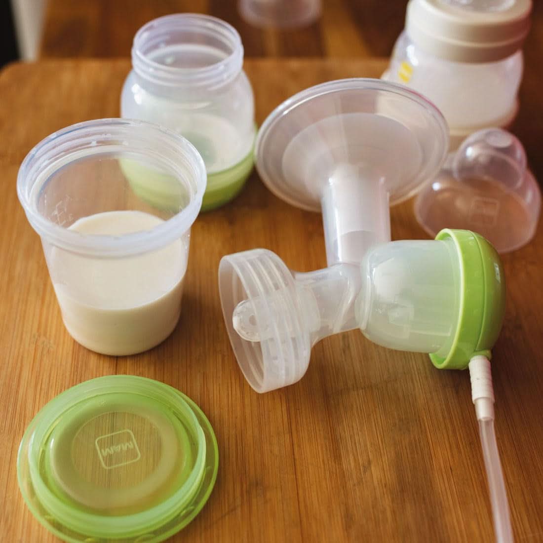 MAM Tire-lait électrique et manuel 2 en 1, avec 9 niveaux de stimulation, contient 2 biberons, démarrage facile, vert Accessoires Alimentation et Allaitement Bebe Naty Shop