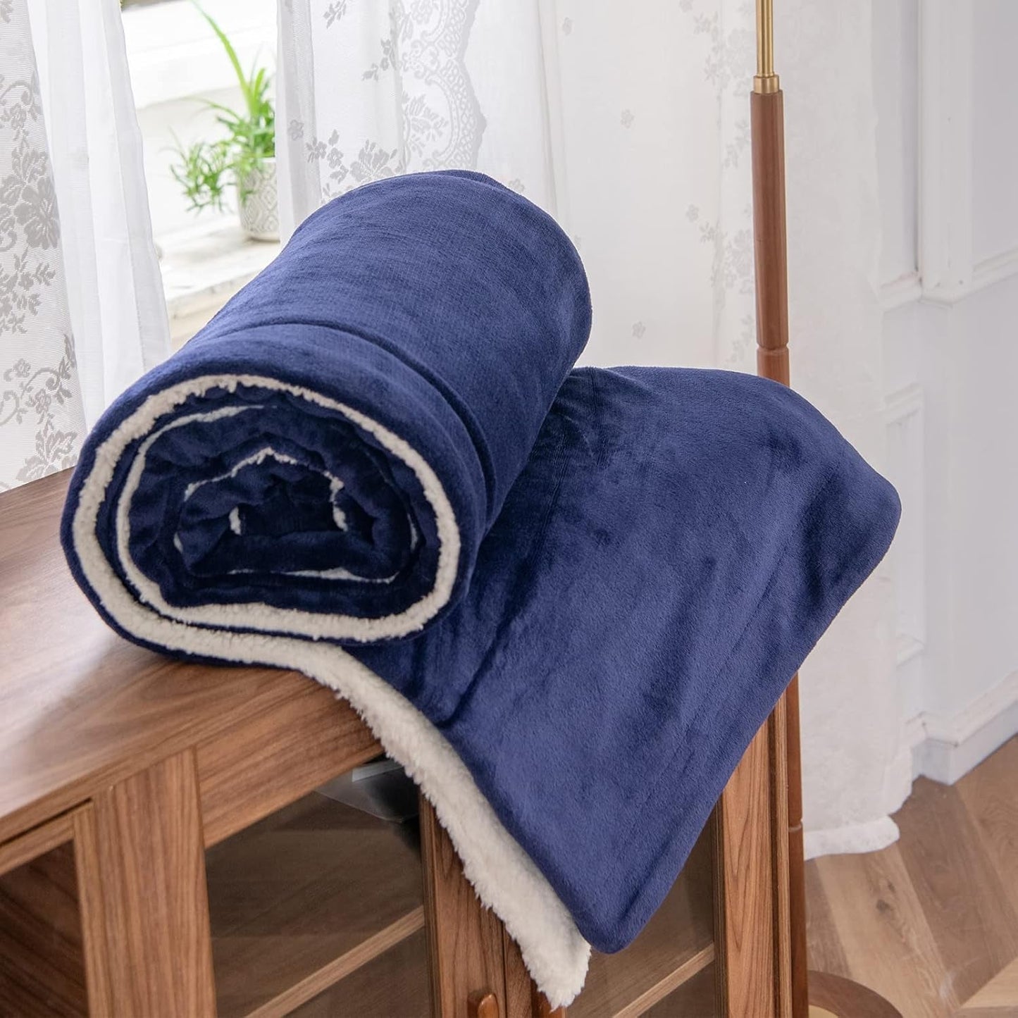 Couverture polaire Kono Sherpa, 150 x 200 cm, douce, confortable, moelleuse, réversible, microfibre, couvertures fixes pour lit, canapé, canapé (bleu marine, double/double) Lits et couvertures Besuche den KONO-Store