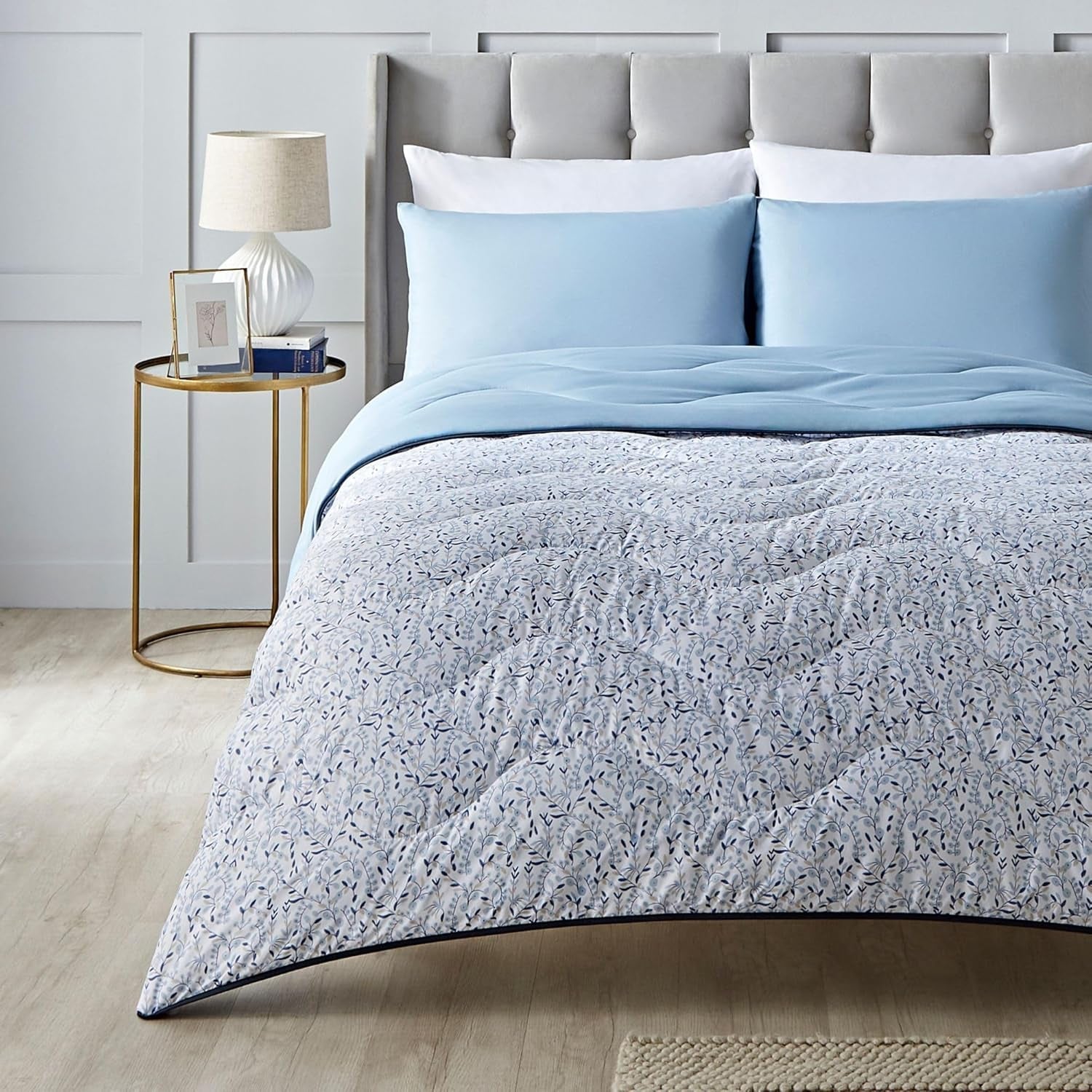 Couette sans housse Night Lark Super King 6 Tog printemps été - Vagues abstraites. Couverture super douce, confortable et légère. Lavable en machine et séchage rapide, ensemble de taies d'oreiller réversibles tout-en-un Couettes et couettes Naty Shop Blue Garden Lit simple