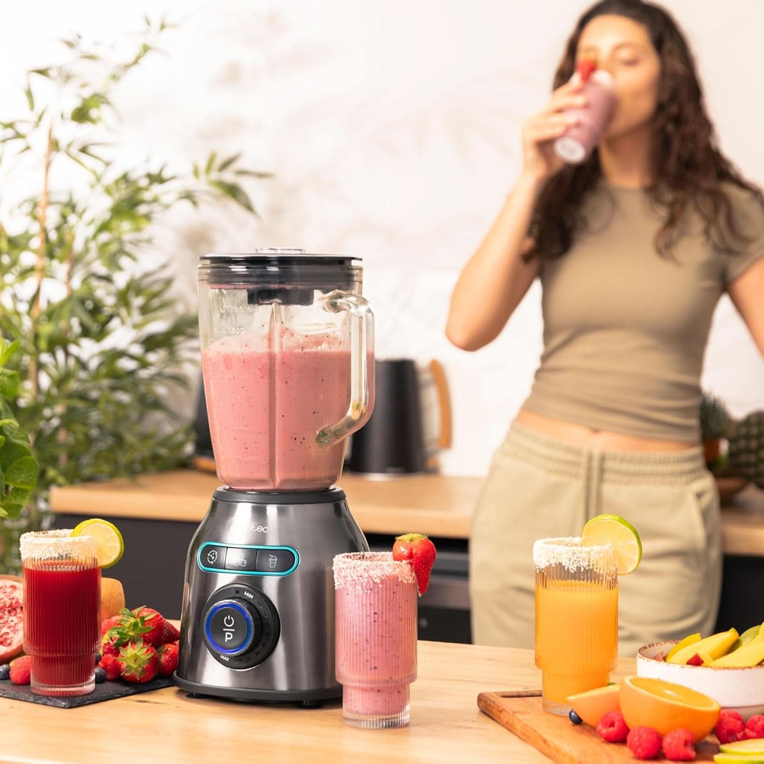 Cecotec Batteur sur socle Power Black Titanium 2200MAX Smooth, 2200 W Puissance Maximale, 6 Klingen Aus Edelstahl, Fonction Ice-Crush, Fonction Turbo et Smoothie, Fonction Autoclean Cuisine Naty Shop