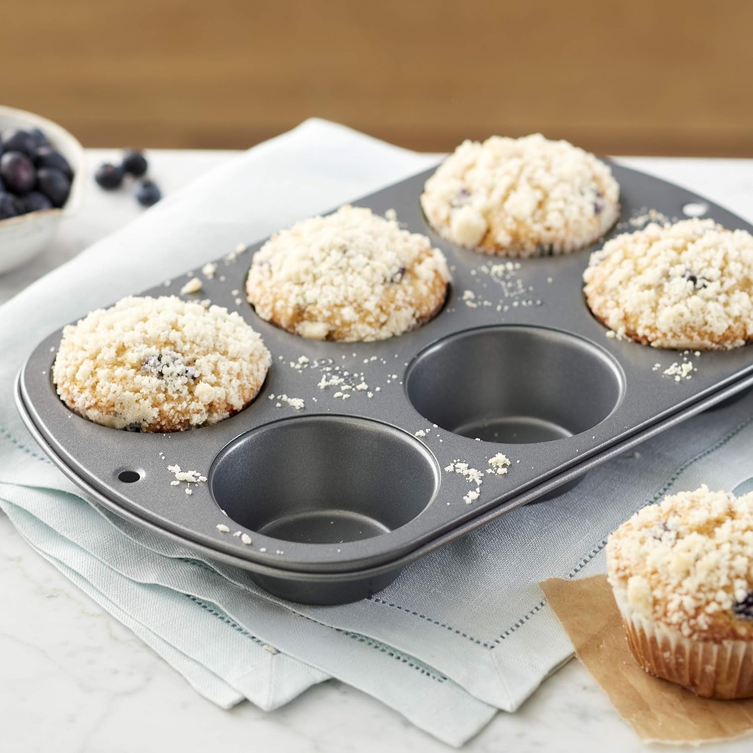Wilton 445291 445291 Moule à muffins Jumbo, revêtement antiadhésif, 6 trous, 4,5 X 22,2 X 34,2 cm, moules et plaques à pâtisserie en acier Naty Shop