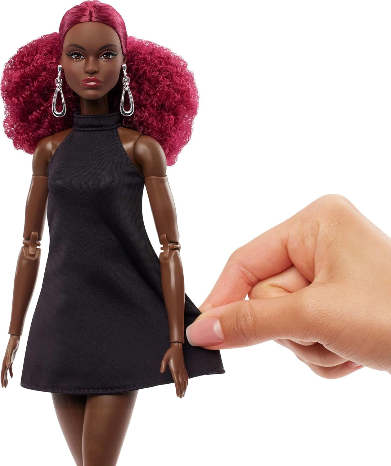 Barbie Basics - Poupée de collection modèle 3 avec boucles rouges, mini robe et bottes noires, taille unique, grand corps articulé et tête interchangeable, JBH75