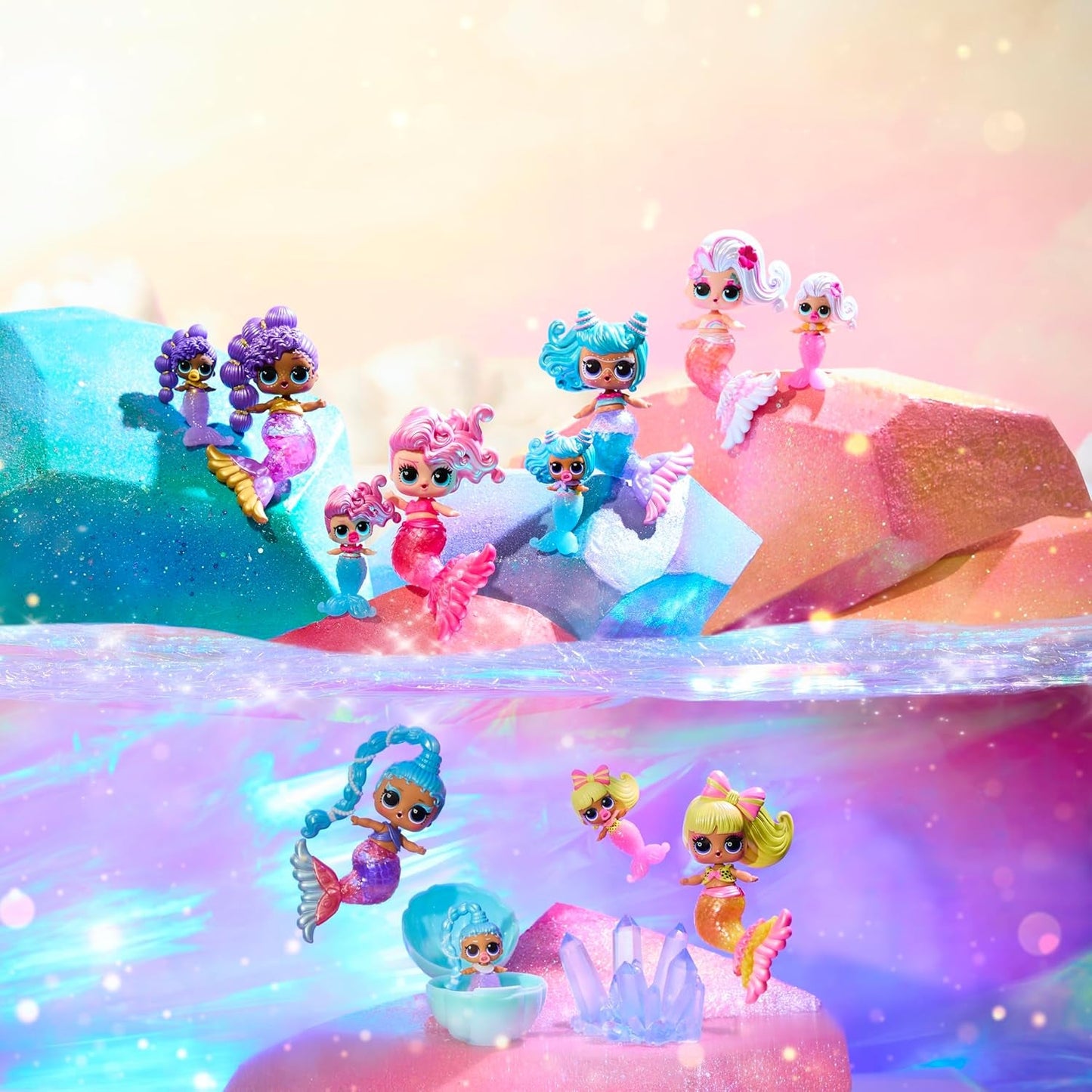 Mdr Surprise ! Mermaids Makeover Magic Tots - Véritable brillant à lèvres pour vous et votre poupée à fabriquer vous-même, mélanger et créer du maquillage, jeu d'eau amusant, 6 poupées à collectionner - 4 ans et plus