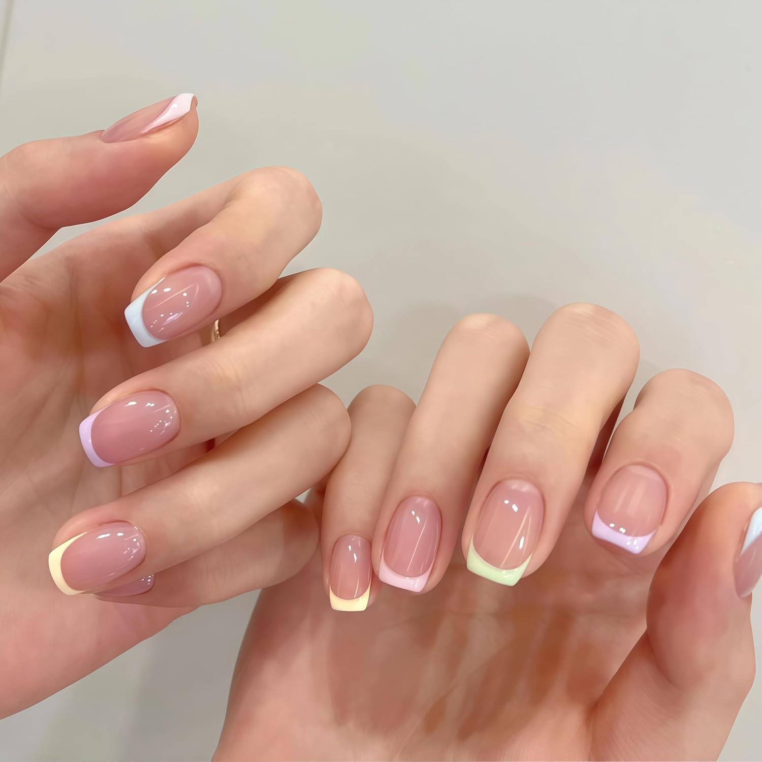 Faux ongles à pointe française courte – 30 pièces d'ongles noirs à coller sur des ongles carrés courts, faux ongles à pointe française avec colle, ensemble d'ongles artificiels carrés pour femme