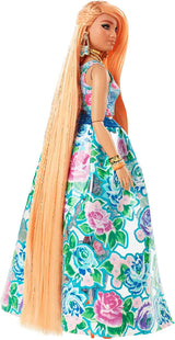 Barbie Extra Fancy, cheveux longs et courbés blond fraise, costume deux pièces, chat bleu, sac rose, lunettes de soleil ananas avec poupée, convient comme cadeau, poupées Hhn14 Naty Shop