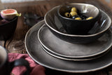 MÄSER 934073 Niara Organic Series Service de table moderne pour 4 personnes au look vintage passionnant, service combiné de 16 pièces avec une combinaison spéciale de vernis noir et marron, grès